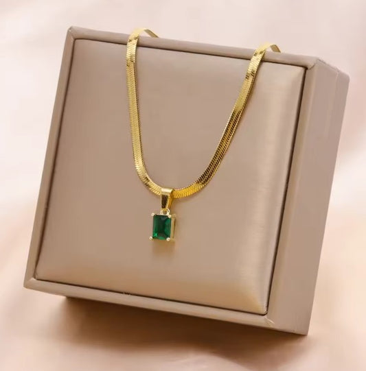 Collar de Oro Con Cristal Jade